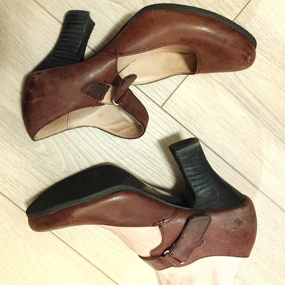 Miz Moos Brownish Size 8 Velcro Strap Mary Janes - Picture 5 of 10